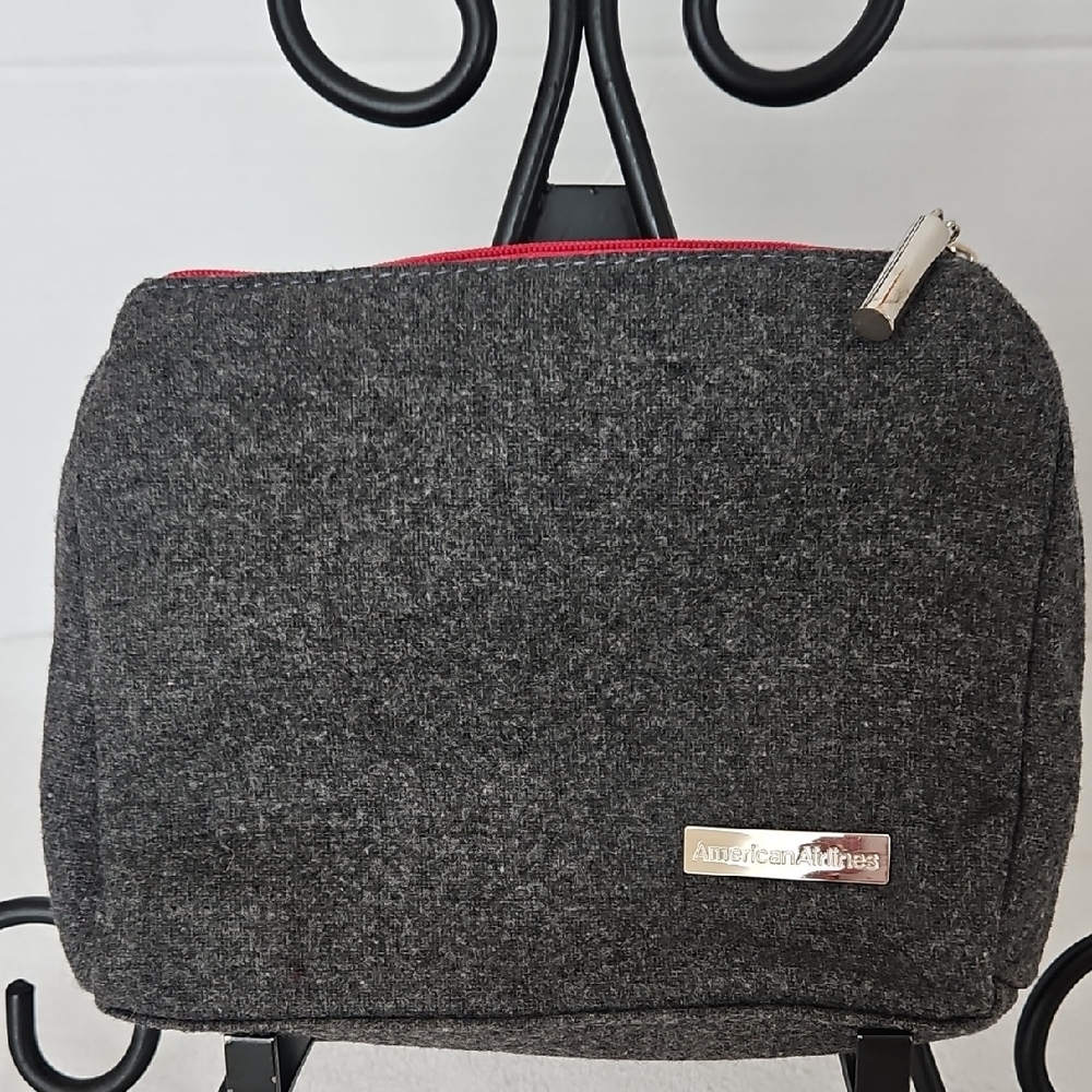 American Airlines Gray Flannel Red Zip Amenity Toiletry Travel Accessory Bag